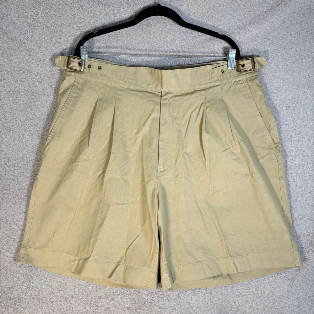 Travelsmith Side Buckle Shorts Mens Size 40 Khaki Pleated Belted Cotton Outdoors